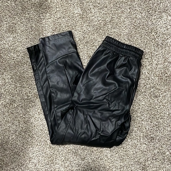 Faux leather cargo pants - Picture 5 of 5